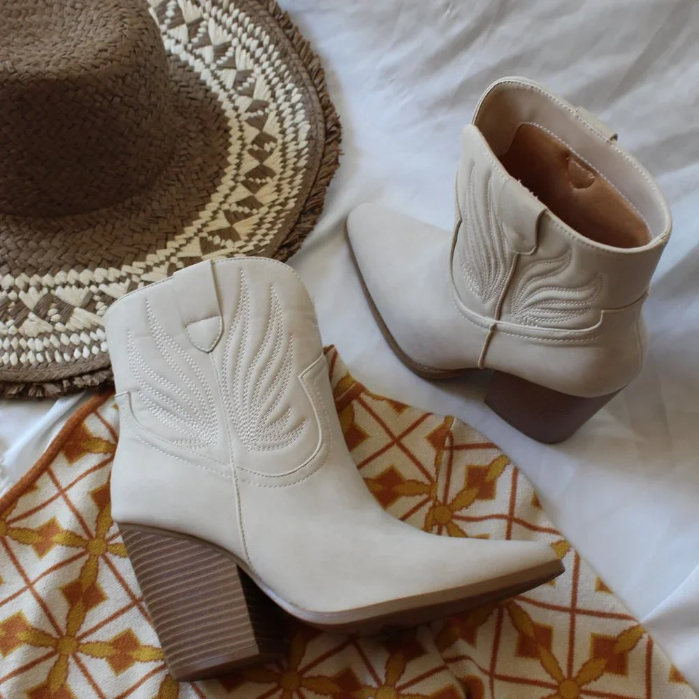 🚨ON SALE🚨// Beige western style boot vegan soft leather - Picture 10 of 17